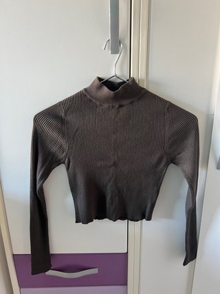 Jersey Entallado Marrón con Cuello