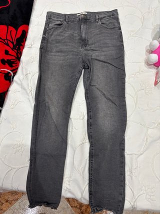 Pantalón vaquero gris