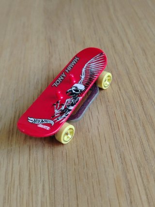 .Hot Wheels Skate Grom firmato Tony Hawk.