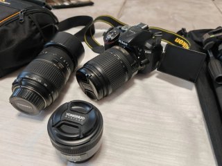 Cámara Nikon D5300 con Objetivos y Accesorios