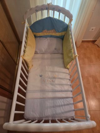Cuna blanca para bebé