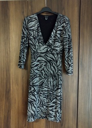 Vestido de Brillo Negro y Plata