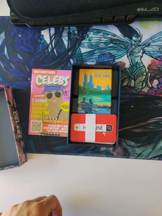 Juego de mesa Celebs: Fame, Deals & Scandal inglés