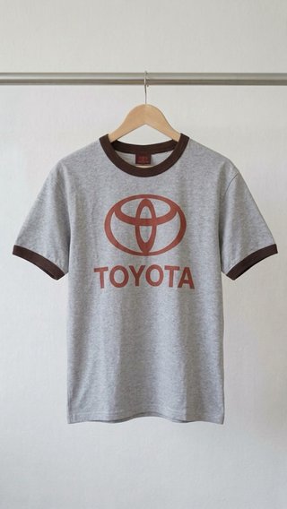Camiseta Toyota Gris y Marrón