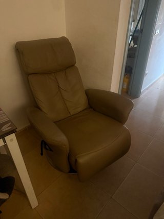 Sillón Masaje Cuero Beige/Marrón