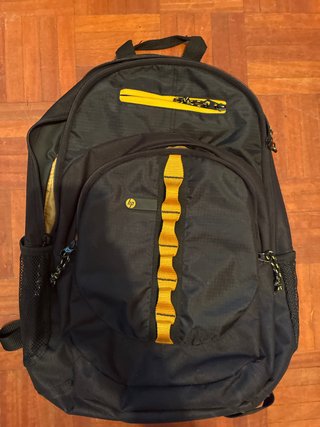 Mochila para Ordenador HP Negra y Amarilla.