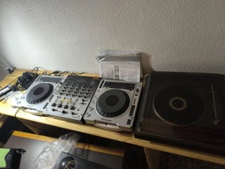 Set DJ: Tocadiscos Pioneer, Mixer y Altavoces Phil