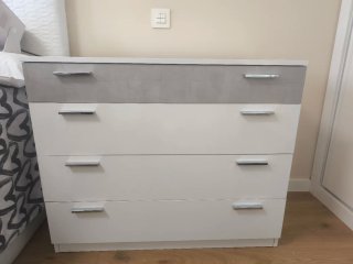 Cómoda y dos mesillas de dormitorio