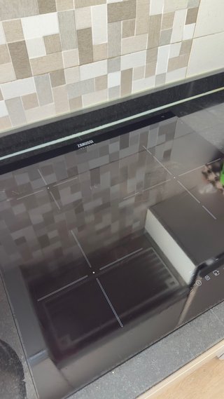 Vitrocerámica inducción Zanussi de 3 zonas y 60cm