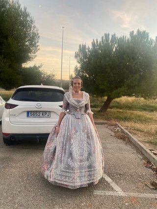 Vestido de Fallera Tradicional con corpiño manga