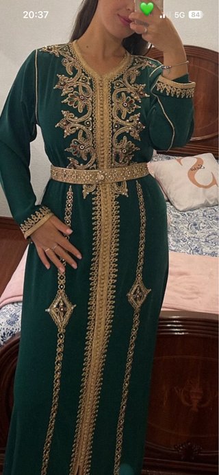 Caftán verde con bordados dorados talla m _L
