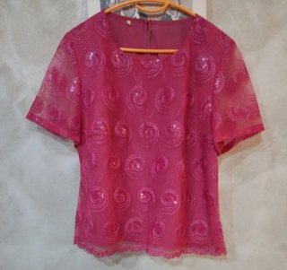 Camiseta Fucsia con Detalles de Lentejuelas