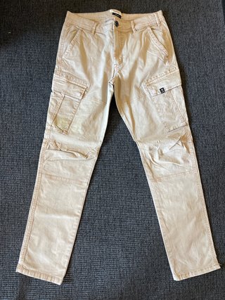 Pantalones cargo beige