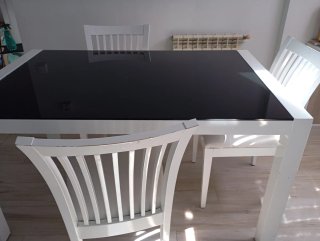 Mesa extensible comedor cristal negro + 4 sillas