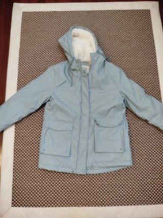 Chaqueta azul con capucha y forro