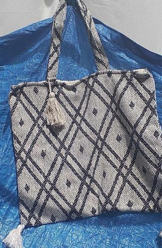 Bolso artesanal étnico beige y negro