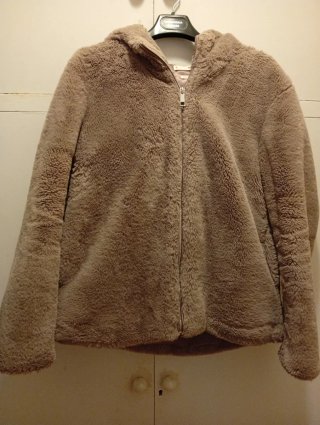 Chaquetón beige con capucha
