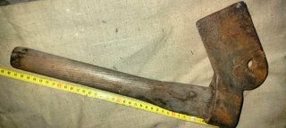 Accetta con manico in legno