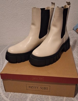 Botas plataforma METRY SCOTT beige/negras T40