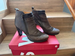 Botines Hispanitas Talla 40 Marrón
