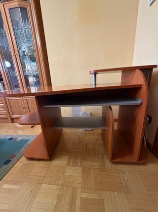 Mesa de ordenador de madera