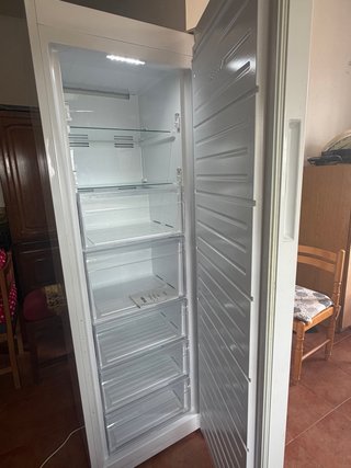 Congelatore Verticale SVAN Bianco