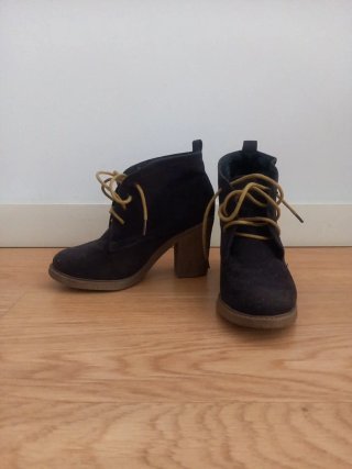 Botines marrones con cordones talla 37