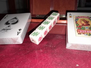 Estuche de Juego con Cartas y Dados