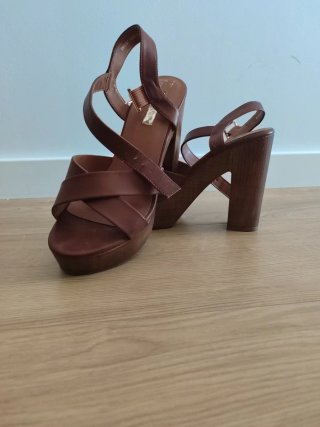 Sandalias tacón alto marrones talla 38