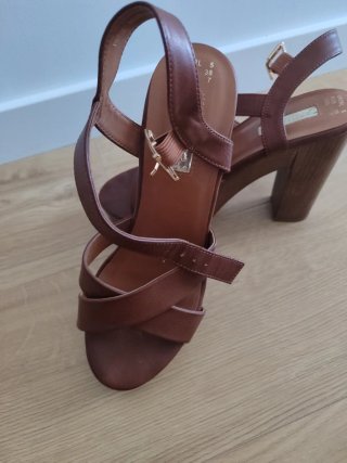 Sandalias tacón alto marrones talla 38
