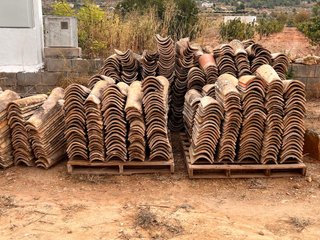 Tejas antiguas curvas de barro