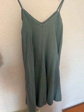 Vestido verde azulado con detalles