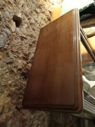 Vitrina antigua de madera y cristal