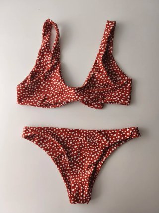 Bikini rojo y blanco
