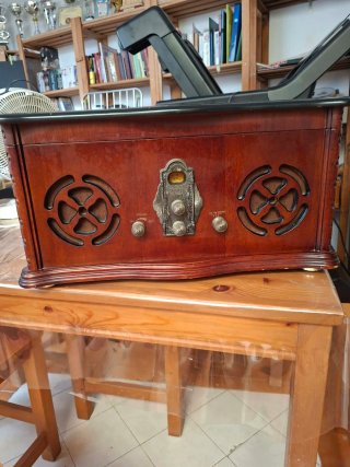 Giradischi vintage in legno