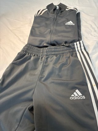 Conjunto chándal Adidas gris