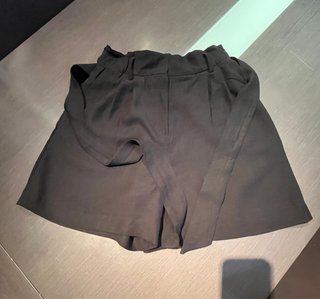 Short de vestir negro con lazo H&M