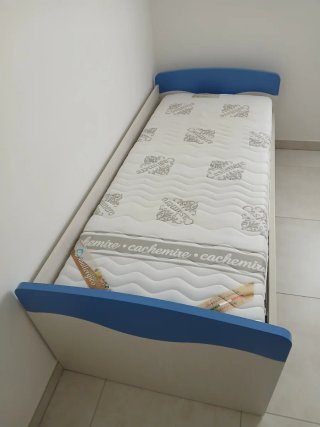 Letto singolo con cassetti