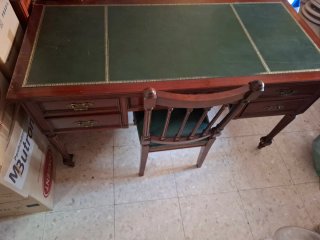 Escritorio estilo inglés madera y cuero