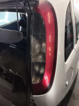 Piloto trasero Opel Corsa 1.2 (2002)