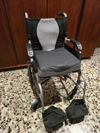 Silla de ruedas de aluminio plegable