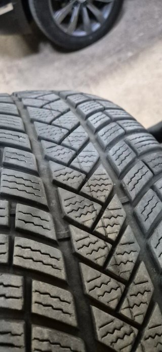 Neumático Vredestein 215/55 R17 98V M+S Winter