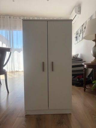 Mueble zapatero blanco y madera