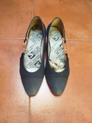 Zapatos azul oscuro de tacón