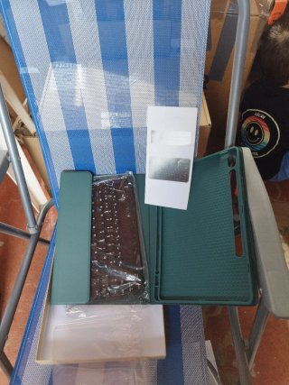 Custodia con tastiera per tablet