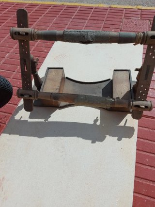 Bordadora antigua de madera