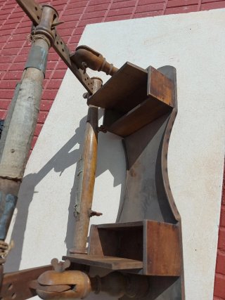 Bordadora antigua de madera