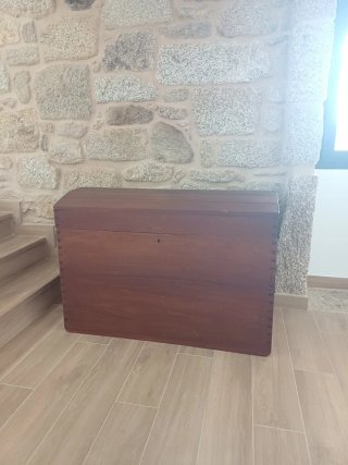 Baúl de madera antiguo