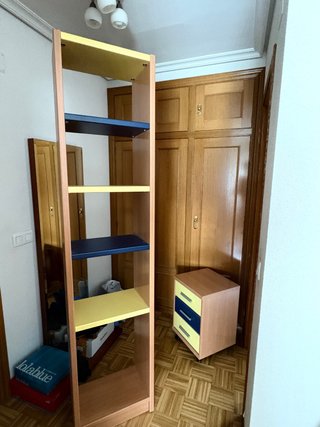 Set muebles habitación (estanterías, canapé, mesa)