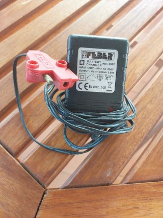 Cargador FEBER 6V 600mA para moto infantil